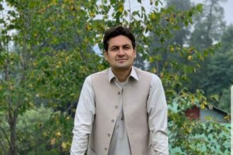 Afsar Afghan is a Pashto singer and journalist preserving Pashtun culture through music, media, and Afghan Kaltoor Koor.