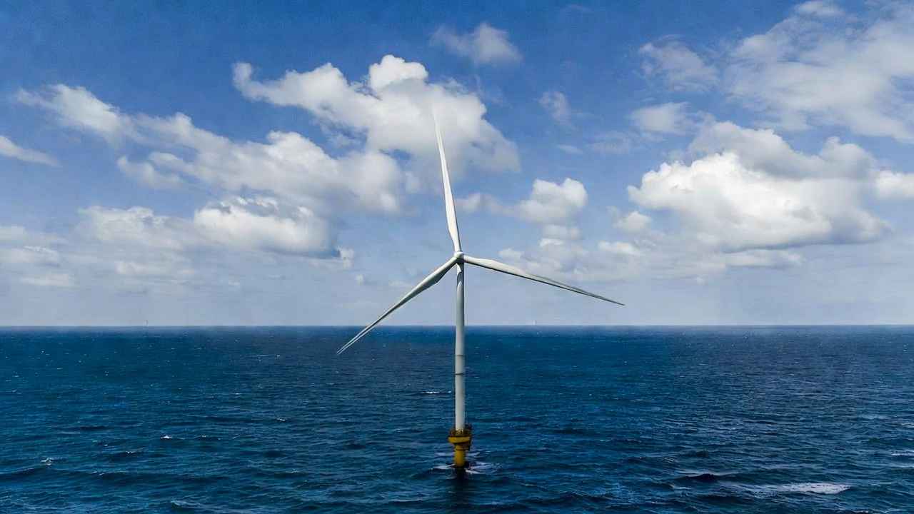 China installs the world’s first 20-megawatt offshore wind turbine, generating power for 44,000 homes while cutting emissions.